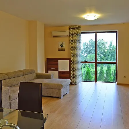 In Royal Beach Plaza Apartment Golden Sands